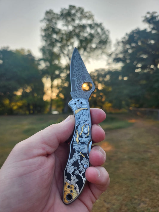 Engraved Spyderco Delica 4